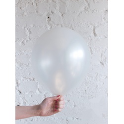 Шар белый перламутровый