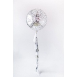 Большой шар с серебряным конфетти на гирлянде