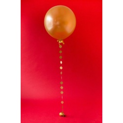 Большой шар золотой на гирлянде