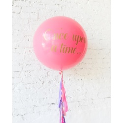 Большой шар фуксия с печатью на гирлянде